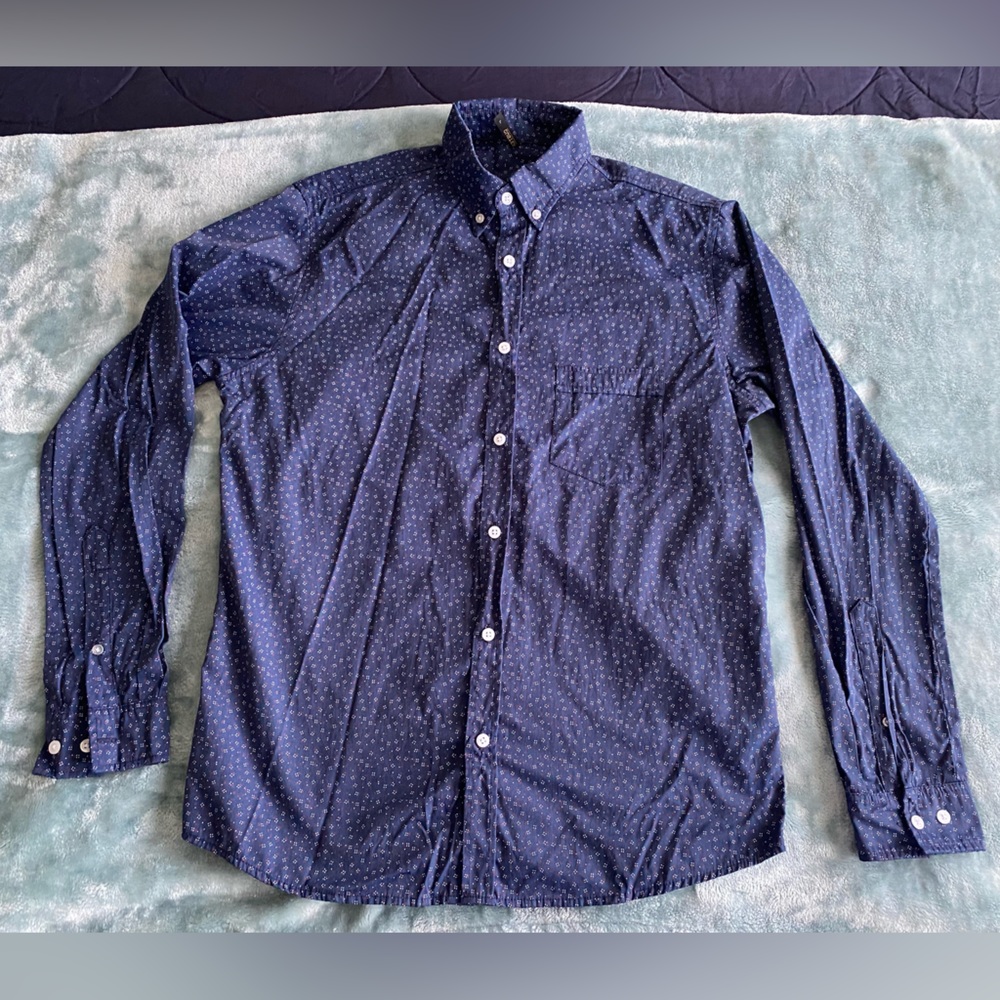 Mens casual long sleeve dress shirt.